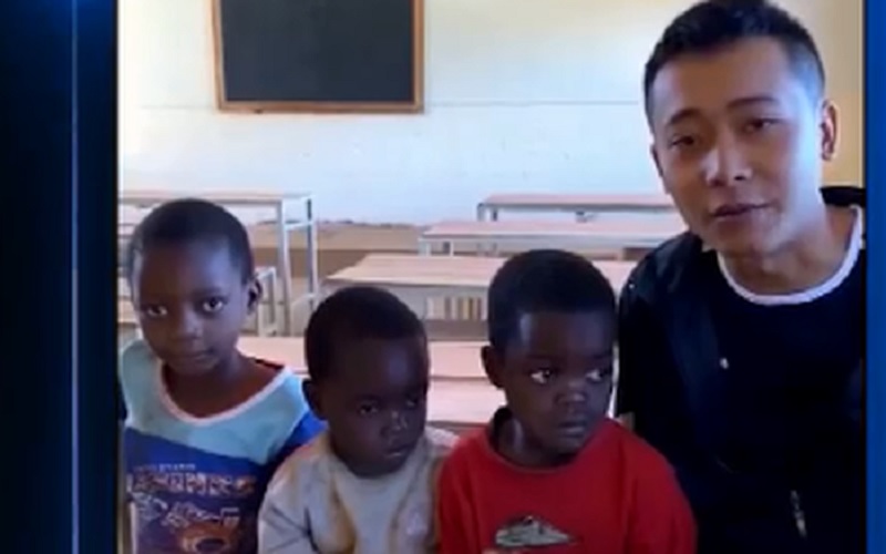 quang linh vlog 2 người quê Nghệ An làm từ thiện ở châu Phi