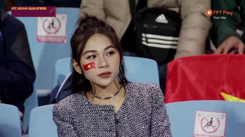 cô nàng cổ động viên xinh đẹp trong đội tuyển giữa Việt Nam vs Trung Quốc