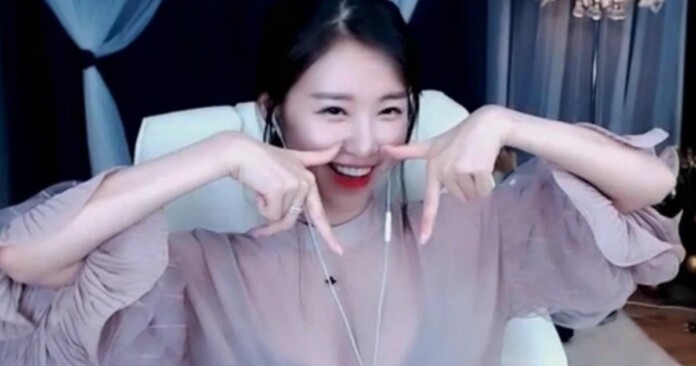 Nữ streamer Hàn Quốc “thả thính”, “đào mỏ” fan nam hơn 20 tỷ rồi lơ luôn Nữ streamer Hàn Quốc “thả thính”, “đào mỏ” fan nam hơn 20 tỷ rồi lơ luôn