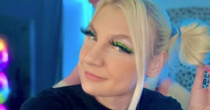 Nữ streamer sexy làm video rên rỉ 18+, lập tức “bay kênh” khi vừa nổi tiếng Nữ streamer sexy làm video rên rỉ 18+, lập tức “bay kênh” khi vừa nổi tiếng