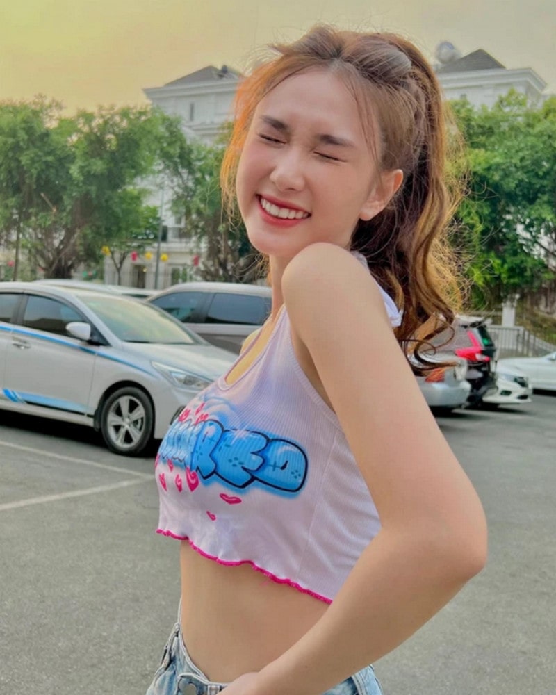 10 cô nàng hot Tiktok triệu follow “lắc hông” theo điệu nhảy này