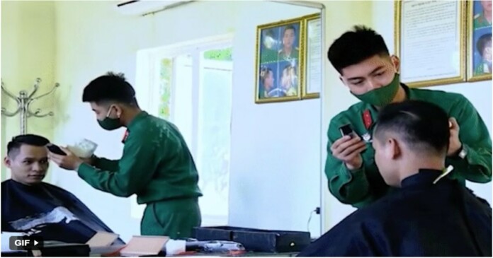 do-mi-xi-1 Sao nhập ngũ 2022: Độ Mixi và màn xin xỏ khi cạo đầu cực tấu hài