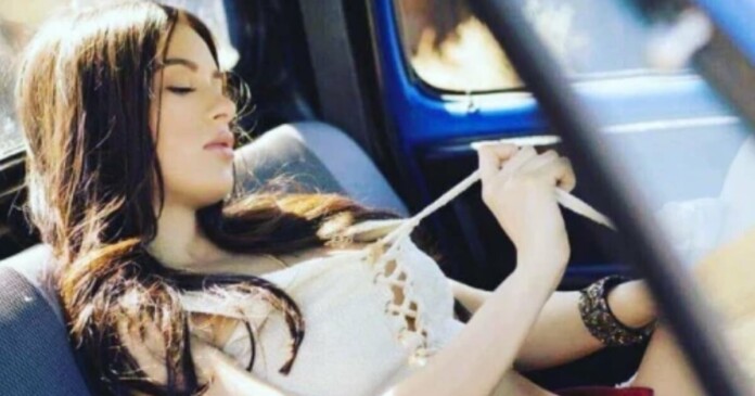 Hot girl phim 18 nhận tiền quảng cáo rồi “lặn mất tăm”, fan ngỡ ngàng cô nàng xóa luôn trang cá nhân Hot girl phim 18 nhận tiền quảng cáo rồi “lặn mất tăm”, fan ngỡ ngàng cô nàng xóa luôn trang cá nhân