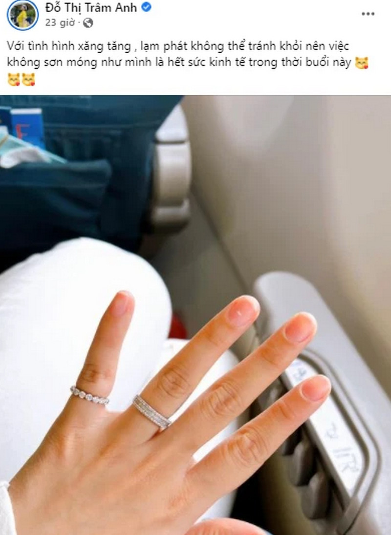 Hot girl Trâm Anh khoe nhẫn, có phải sắp theo chồng?