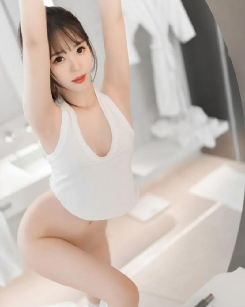 Hot girl Trung Quốc chỉ mặc đồ ngủ khiến fan rùng mình 7