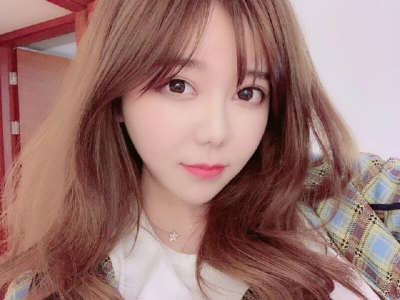 nữ streamer hở bạo kể chuyện bị cưỡng hôn