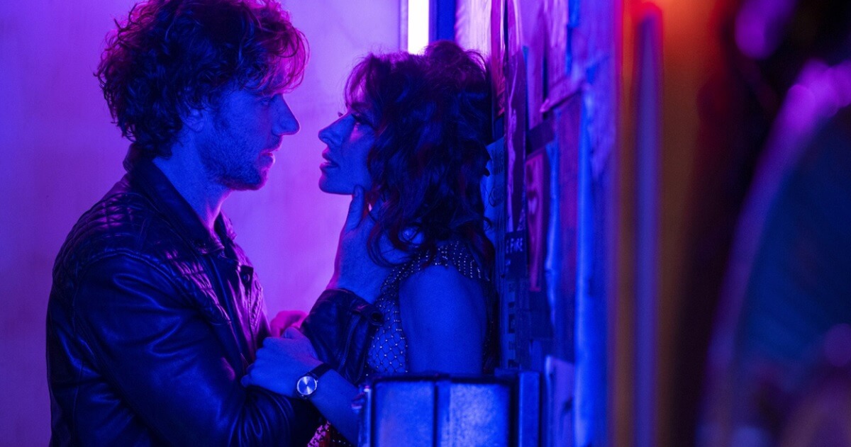 Phim Netflix 18 tiếp tục dính chỉ trích vì cảnh nóng “lãng mạn hóa” của cặp đôi ngoại tình