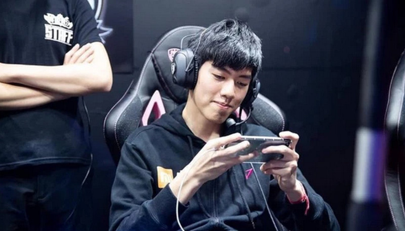 Thần rừng số 1 thế giới, liên tiếp chọn nữ game thủ người Việt “try hard”