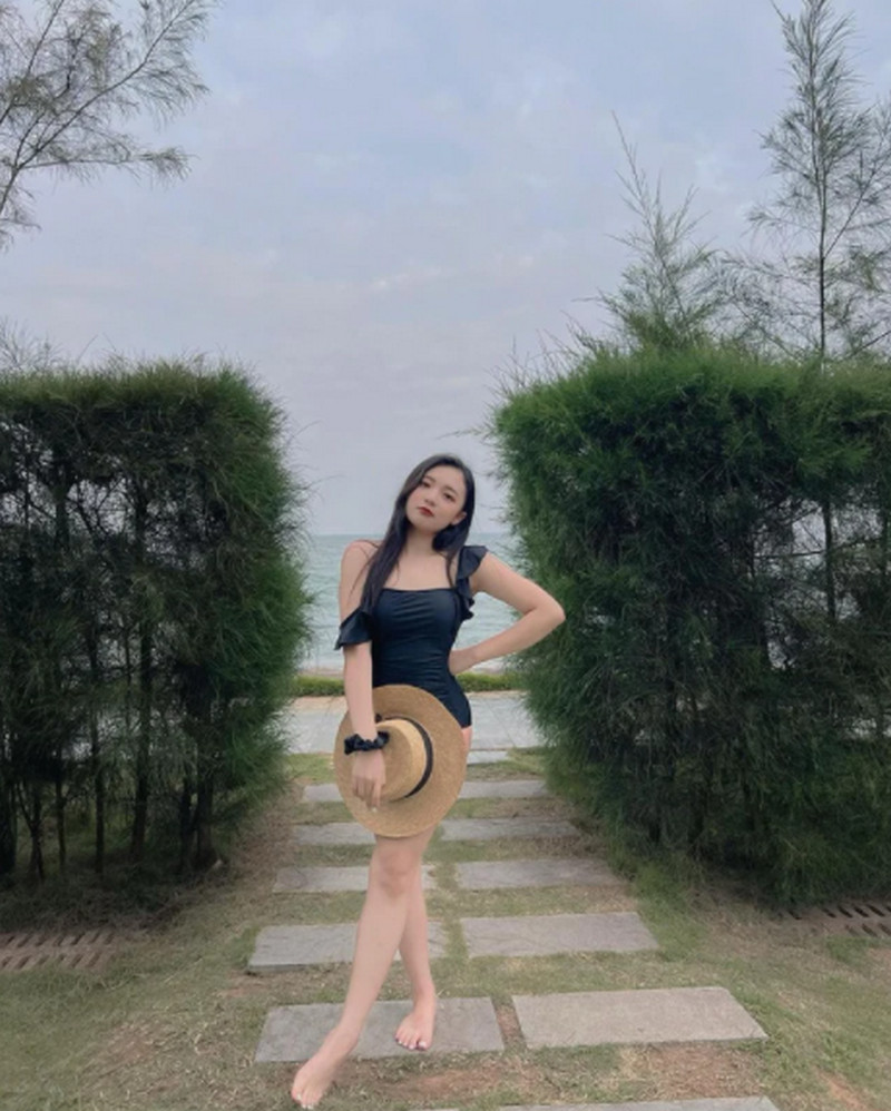 MC quốc dân Phương Thảo, Thảo Trang mặc bikini tôn dáng