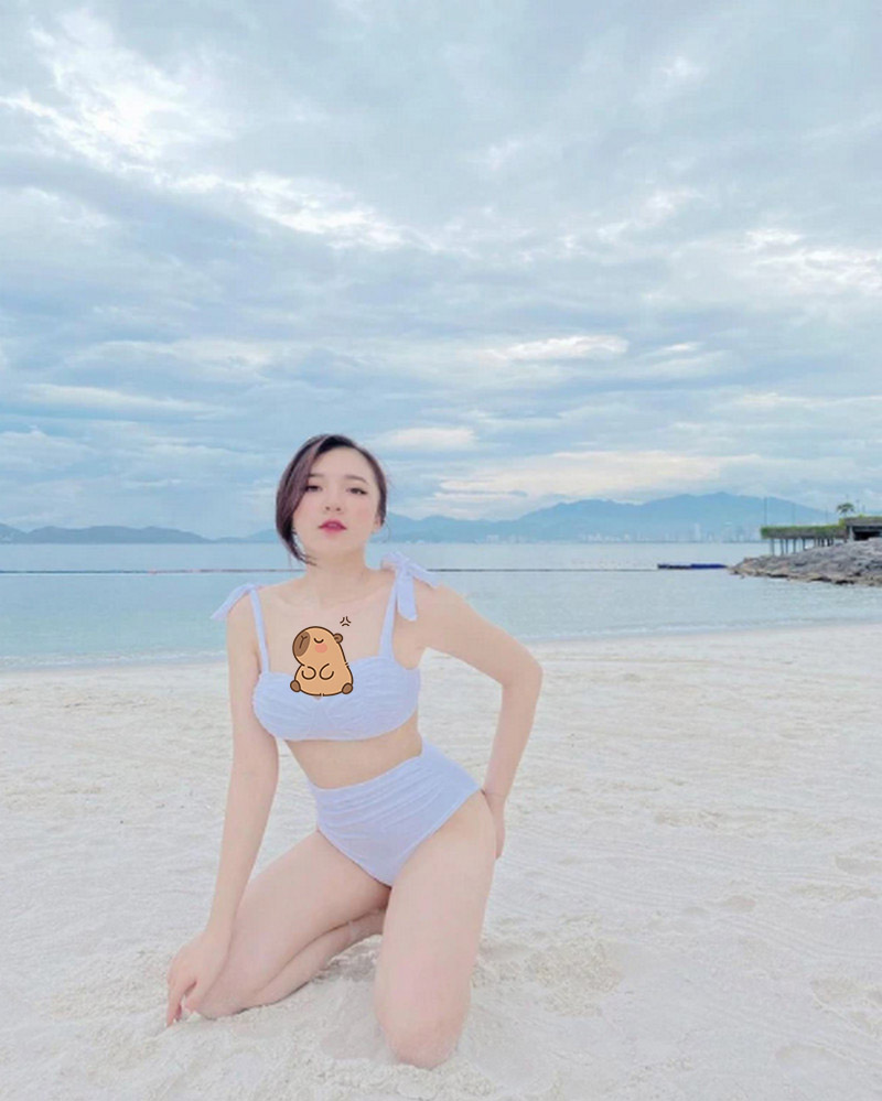 MC quốc dân Phương Thảo và Thảo Trang diện bikini đọ body cực gắt MC quốc dân