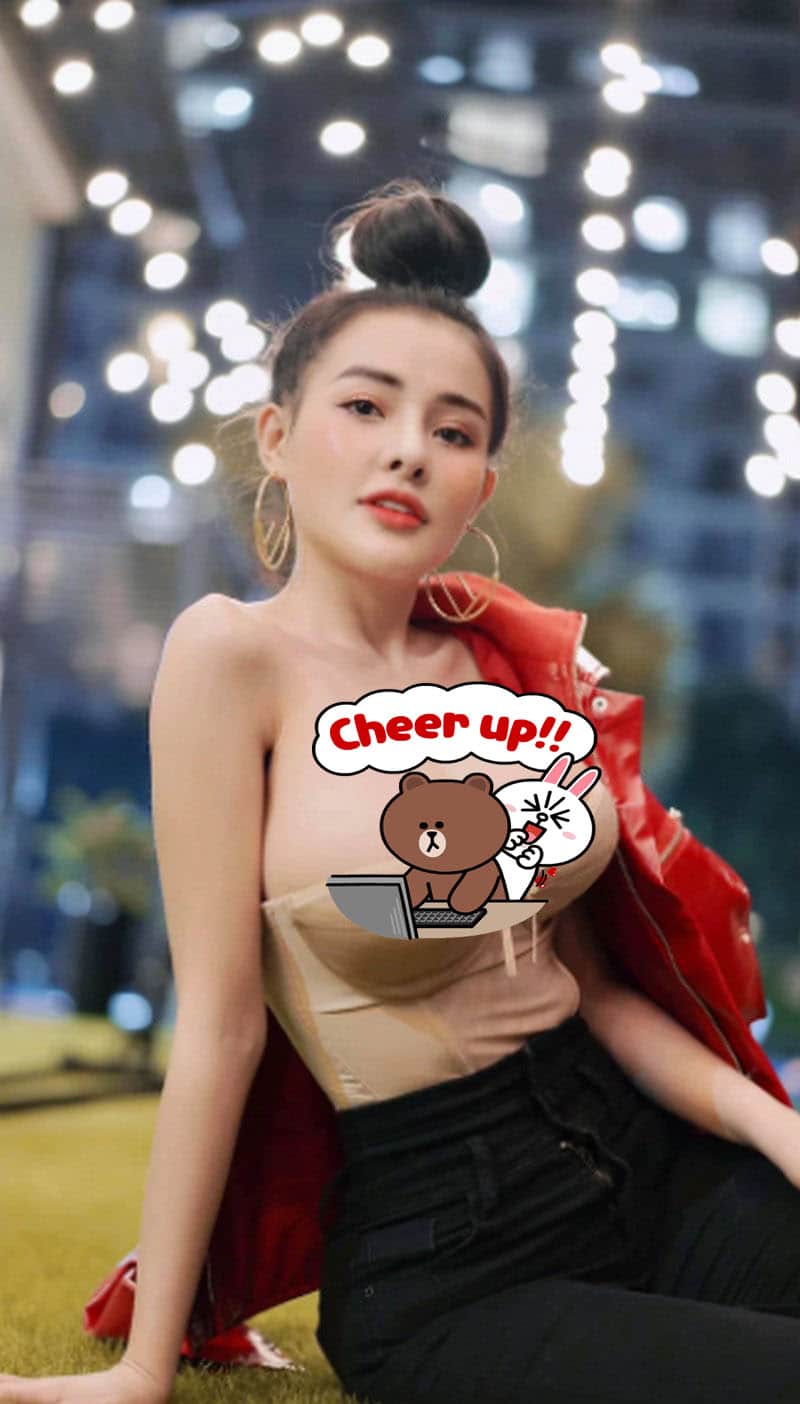 Ngân 98 khoe nội y siêu nhỏ, đăng ảnh “ăn chuối” gây sốc