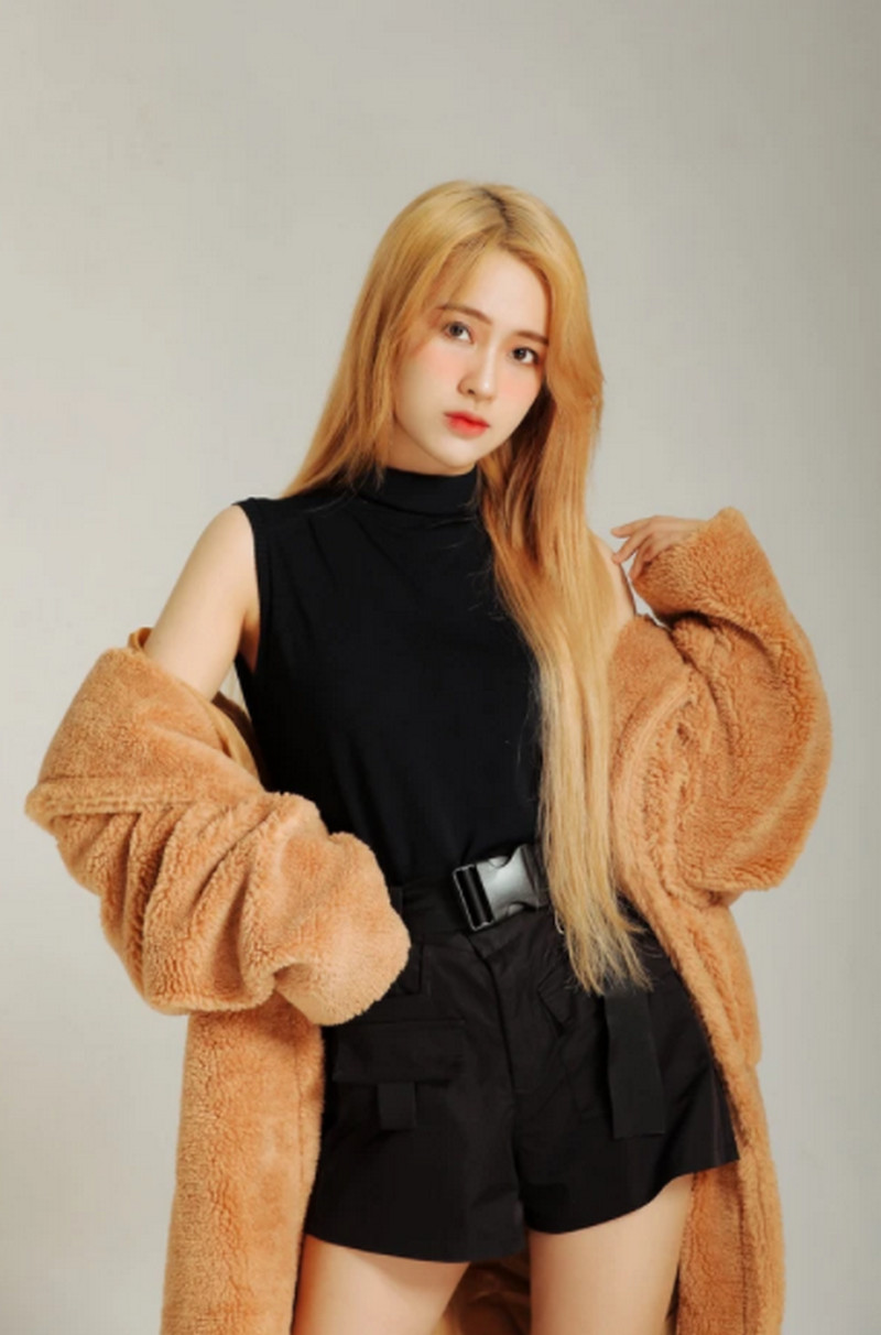Nữ streamer Free Fire tung ảnh nội y, fan mê mẩn vòng eo