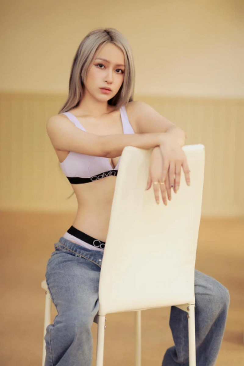 Nữ streamer Free Fire tung ảnh nội y, fan mê mẩn vòng eo
