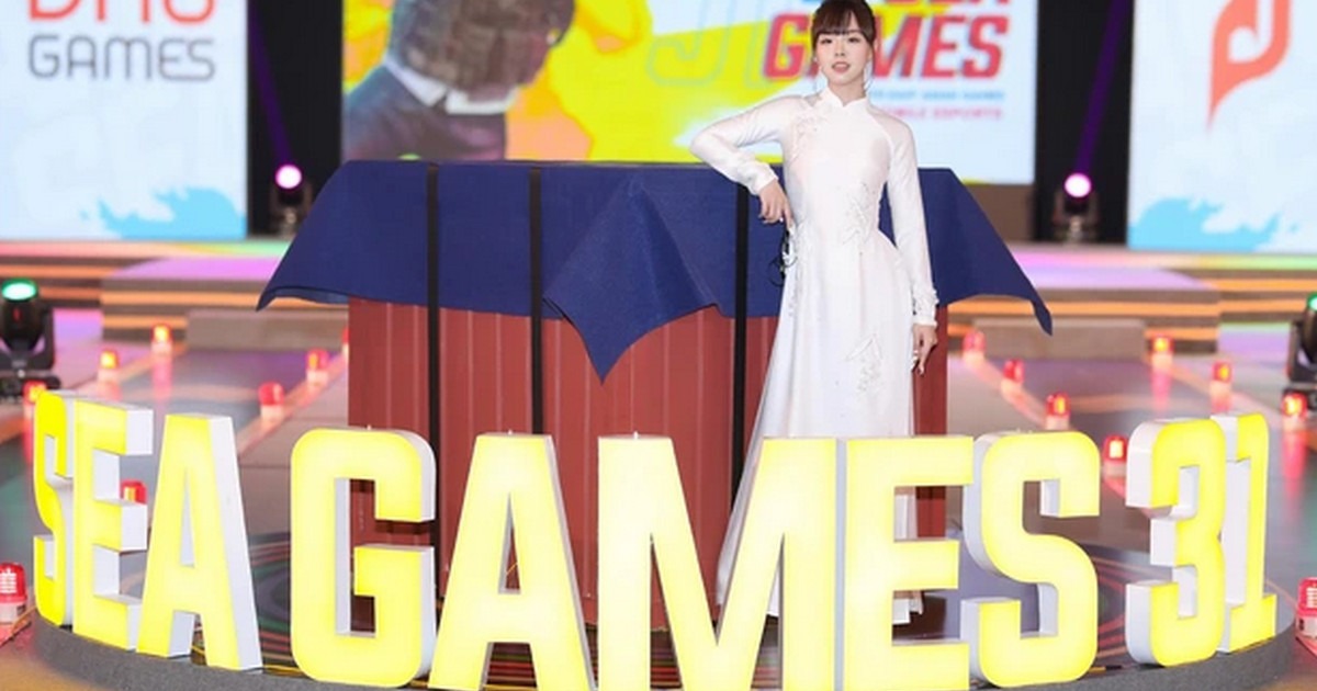 MC Thảo Trang đốn tim CĐM khi diện áo dài trắng trên sân khấu SEA Games
