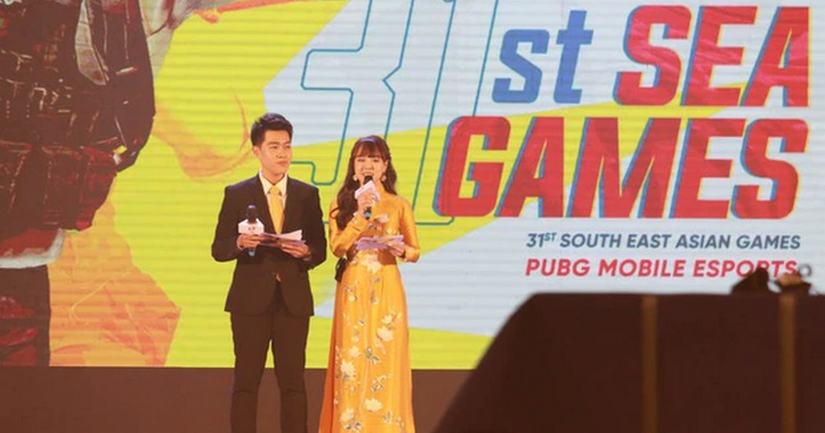 MC Thảo Trang duyên dáng trong tà áo dài tại SEA Games 31