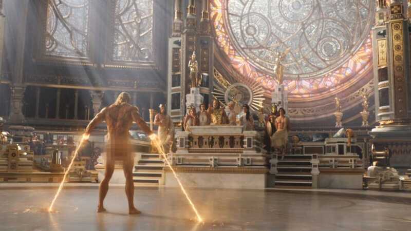 Zeus đã dùng một cái búng tay để thổi bay toàn bộ trang phục trên người Thor