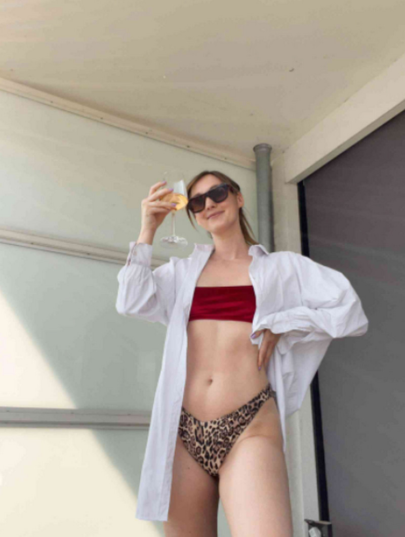 Nữ BLV nổi tiếng làng LMHT U40 vẫn khoe dáng trong bikini cực kỳ nóng bỏng