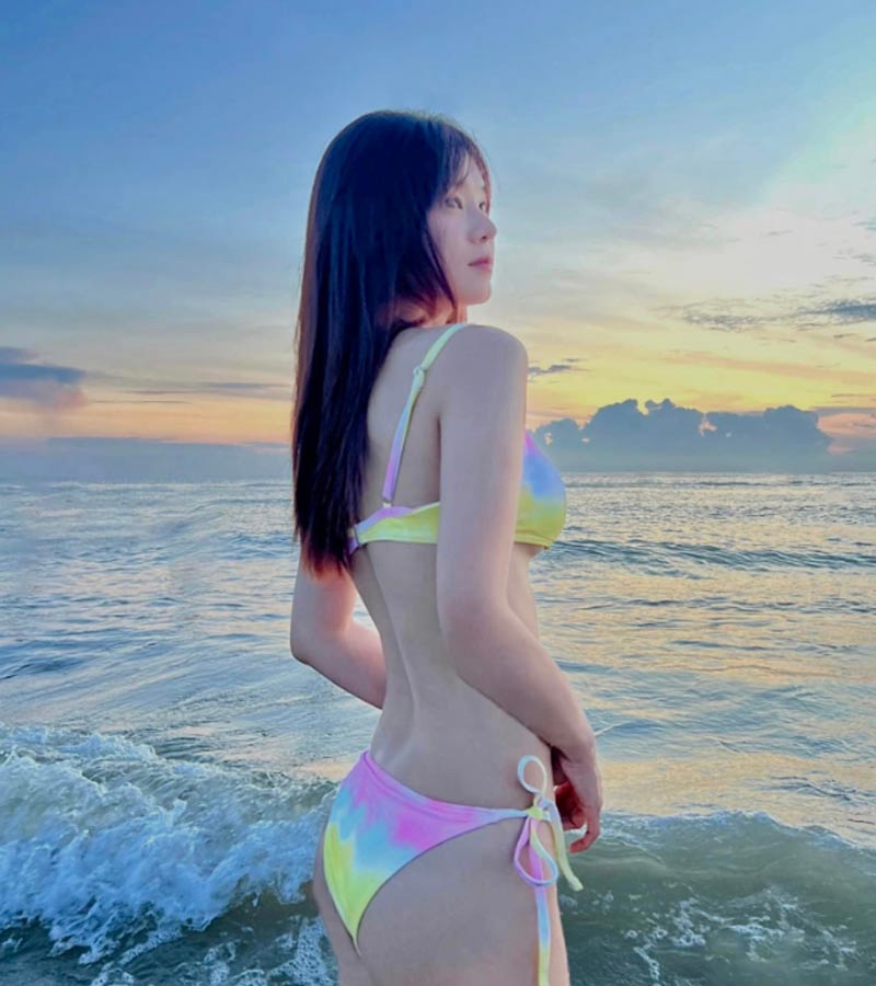 Hoàng Yến Chibi bikini 2