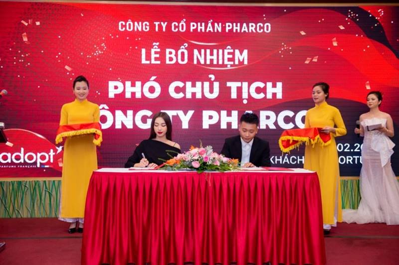 Quang Linh Vlog trong vai Phó chủ tịch của Hoa hậu Thủy Tiên