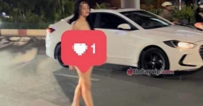 co-gai-khoa-than-93 Lộ clip cô gái khỏa thân đi dưới lòng đường Nguyễn Trãi