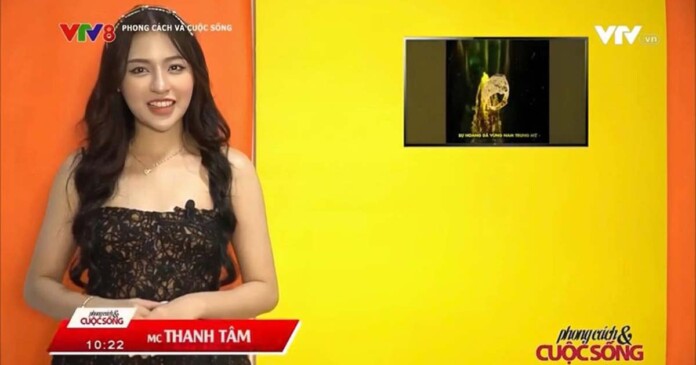 hot-girl-trung-ran-lam-mc-truyen-hinh Hot girl trứng rán bất ngờ làm MC, dân tình‘chê’