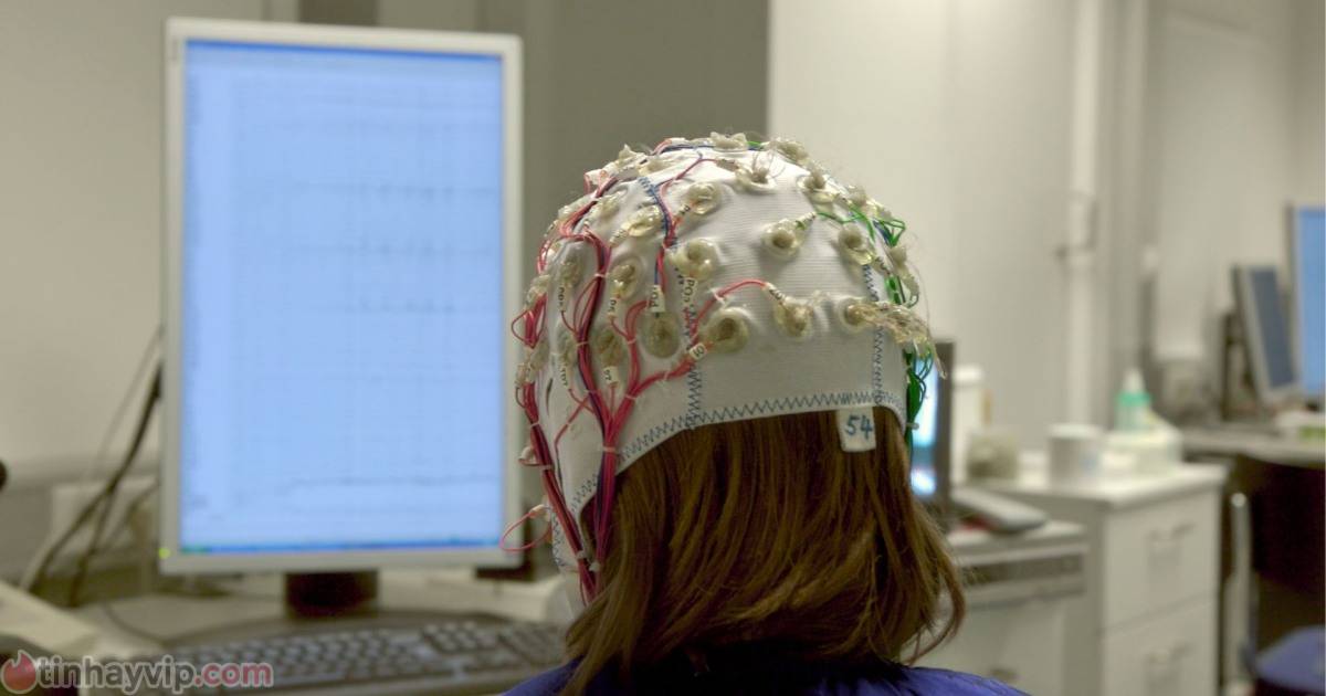 Trung Quốc phát minh mũ đọc sóng não, kiểm tra “nội dung khiêu dâm”