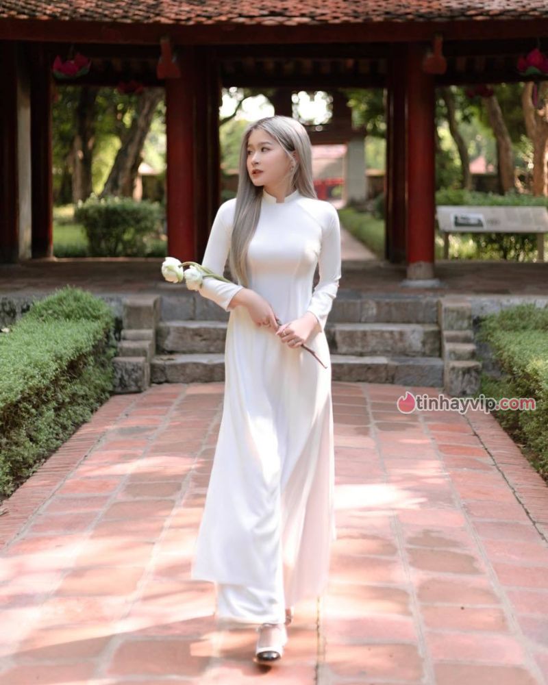 Vợ quốc dân Chao rạng rỡ tựa nàng thơ bên bộ ảnh áo dài trắng