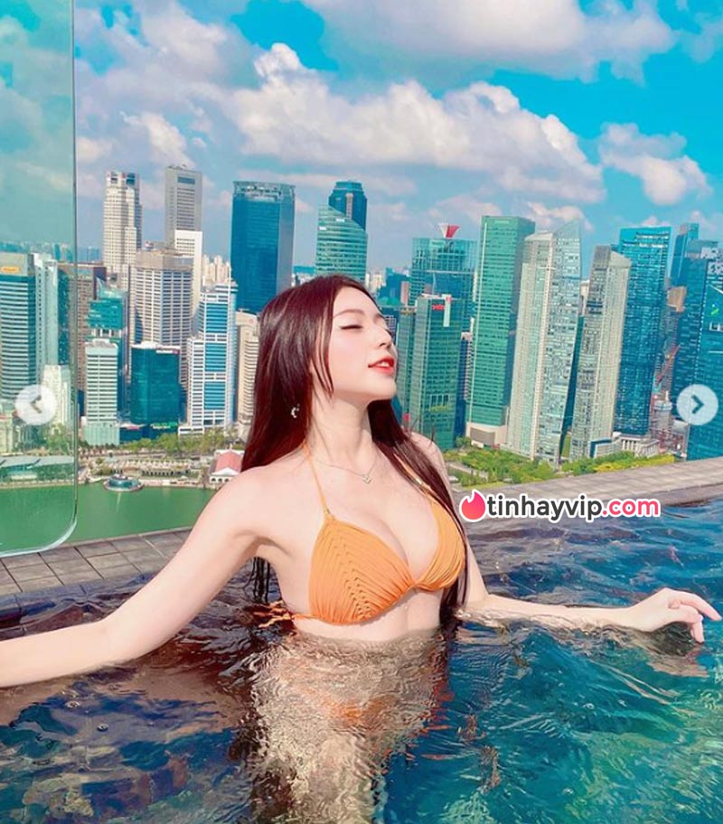 Xie Li Qi show vòng 1 phổng phao trong bikini 5
