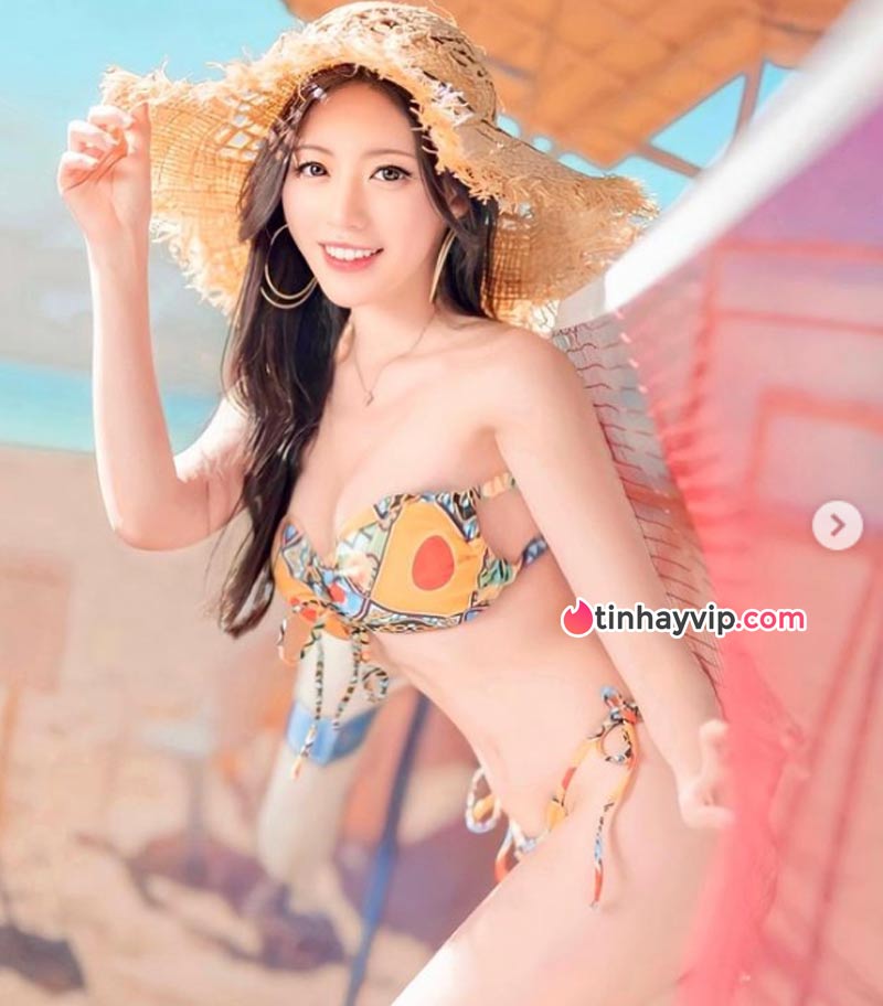 Xie Li Qi show vòng 1 phổng phao trong bikini 6
