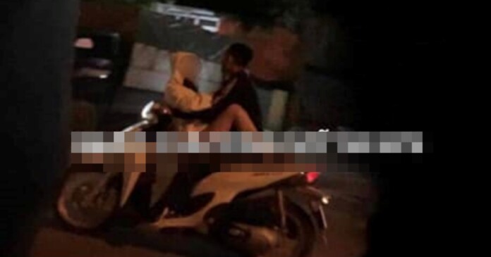 doi-nam-nu-day-xe-bo-02 Full clip đôi nam nữ đẩy xe bò trên SH tại Chương Mỹ, Hà Nội