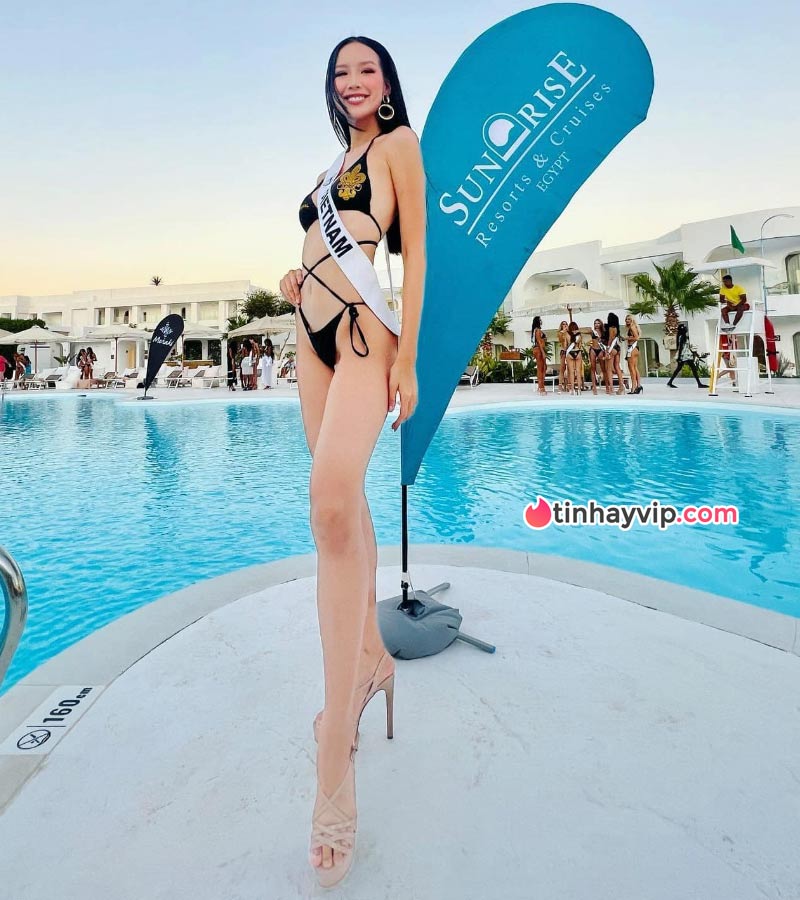 Lê Nguyễn Bảo Ngọc show bikini tại Ai Cập 7