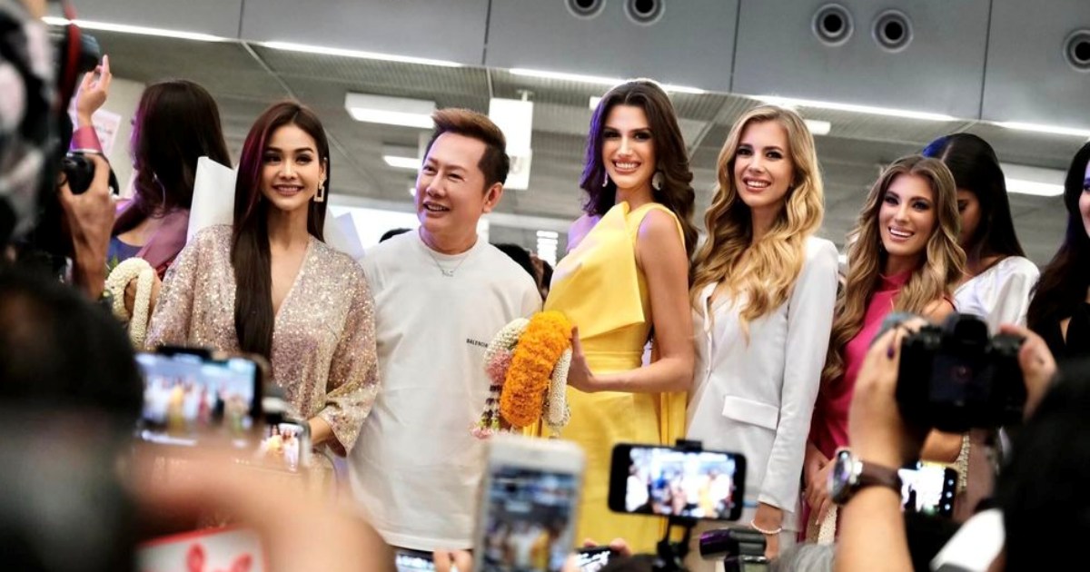 Ẩn ý của bó hoa cúc vàng người Thái dành tặng hoa hậu Brazil