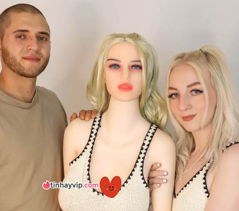 Hot girl 18+ tiết lộ sở thích giường chiếu kỳ lạ 2 người và 1 búp bê Hot girl 18+ và sở thíc tình dục kỳ lạ 2