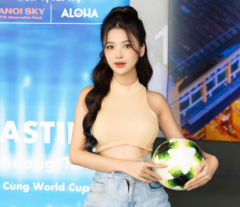 Hot girl World Cup đại diện bảng F 4