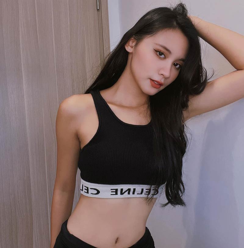 Hot girl Việt đại diện nhóm H 2