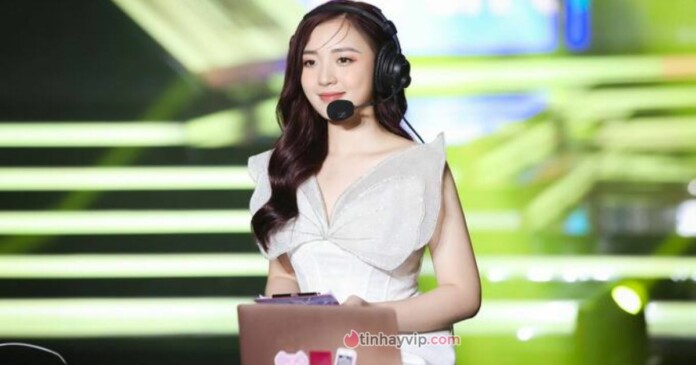 mc-phuong-thao-nhap-vien-vi-lam-viec-qua-suc-1 MC Phương Thảo nhập viện vì làm việc quá sức, fan lo lắng
