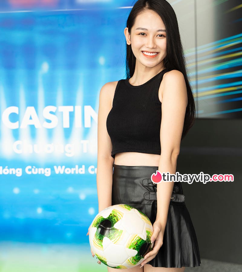 Tran Khanh Linh - Hot Girl with World Cup 2022