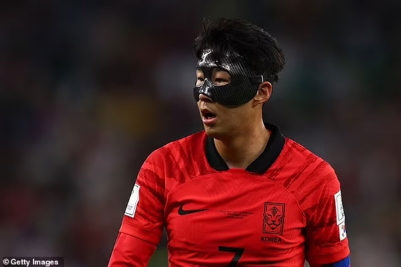 Vì sao Son Heung-min phải đeo khẩu trang khi thi đấu tại World Cup 2022?