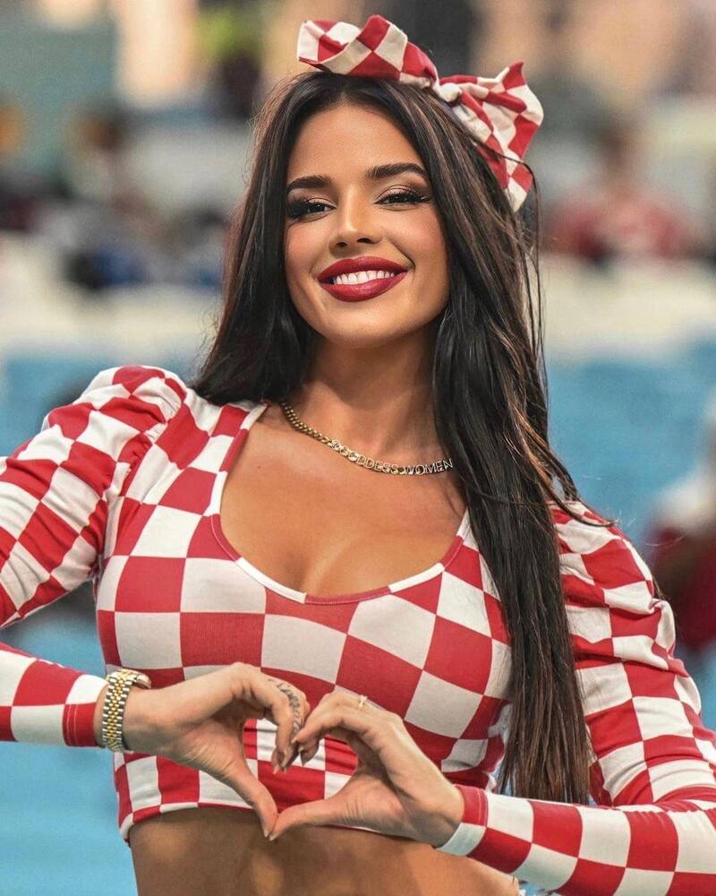 Chiêm ngưỡng dàn hot girl đốt cháy khán đài World Cup 2022 12
