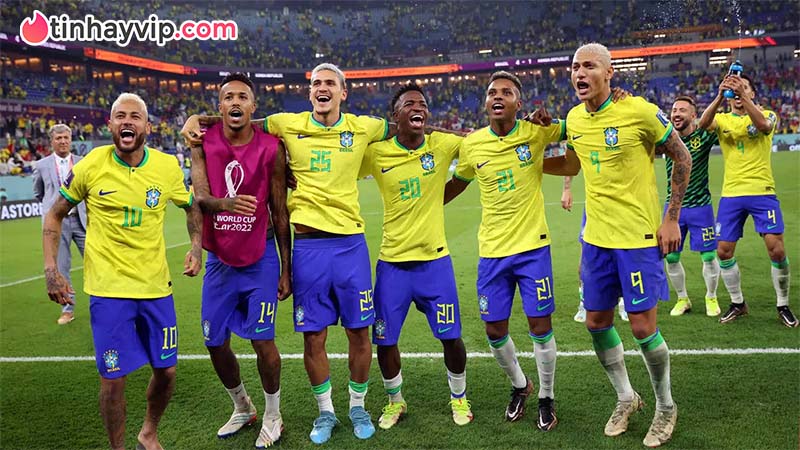 Brazil: Roy Keane ngứa mắt với màn ăn mừng của Samba