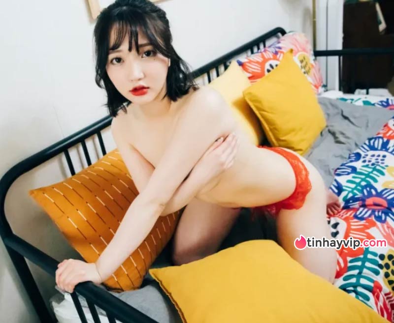 Son Ye Eun khoe ngực đẹp và 6 múi