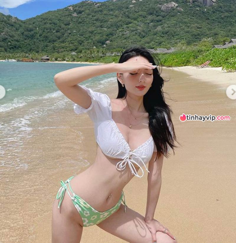 Lương Hồng Xuân Mai diện bikini 2