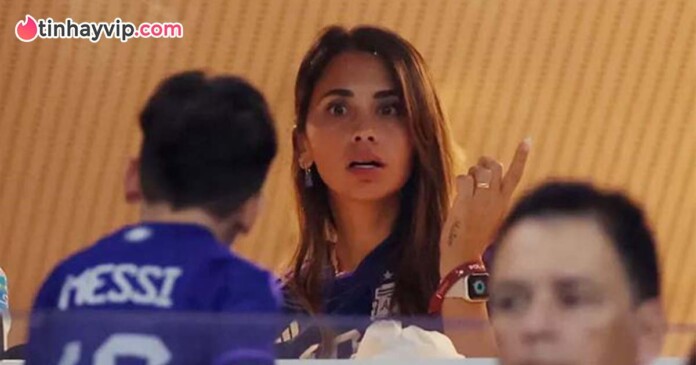 vo-messi-combat-va-mang-fan-cr7-vi-nem-keo Vợ Messi combat và mắng