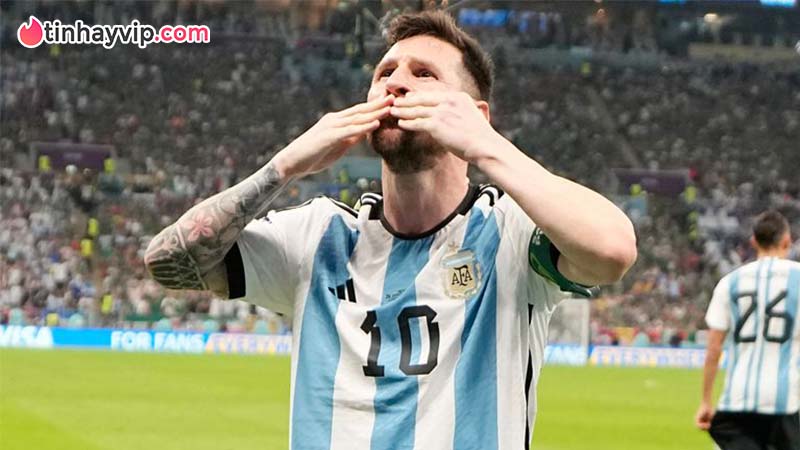 võ sĩ đe dọa "thẩm phán" Messi xin lỗi vì đã "quy định"
