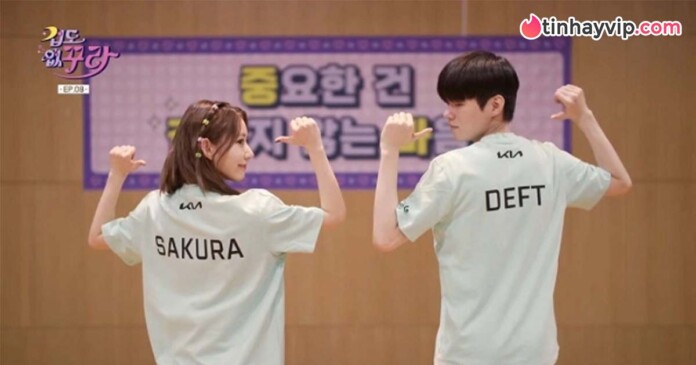 deft-bi-e-mat-khi-the-hien-trinh-do-xep-hinh-cung-nu-idol Deft bị “ê mặt” khi thể hiện trình độ “xếp hình” cùng nữ idol