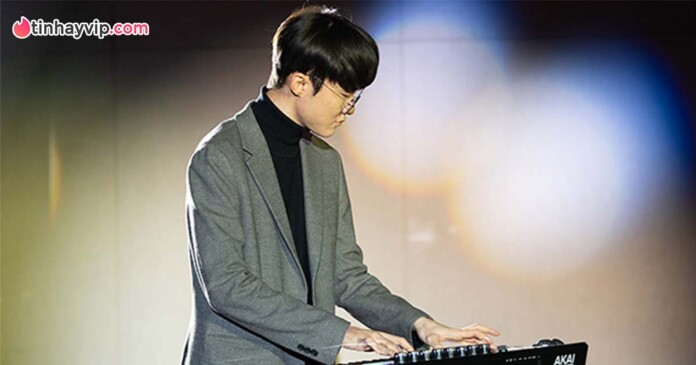 faker-xuat-hien-nhu-idol-kpop-va-choi-piano Faker xuất hiện như Idol Kpop và chơi piano siêu chất tại T1 Con 2022