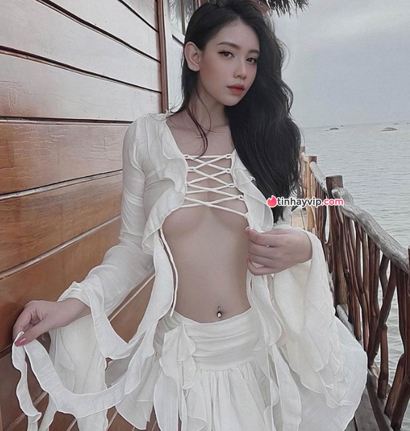Huỳnh Như và loạt ảnh bikini cực bốc 4