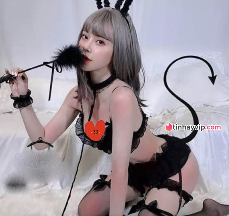 Top ảnh gái xinh cosplay mèo đen 2