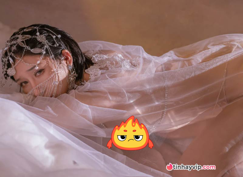 Hot girl 18+ chụp ảnh với vải xuyên thấu 1