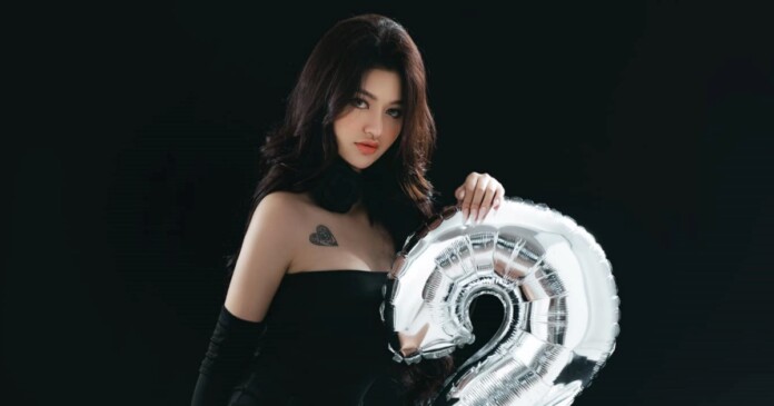 hot-girl-di-nang-tren-xe-khach-00 Cận cảnh clip hot girl đi nặng trên xe khách ngay giữa cao tốc
